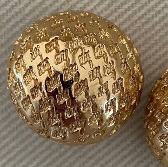 DIOR CHRISTIAN DIOR Vintage Gold Tone Houndstooth Textured Clip-On Earrings - Picture 7 of 7